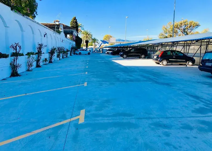 Puerto Banus Lucy 公寓